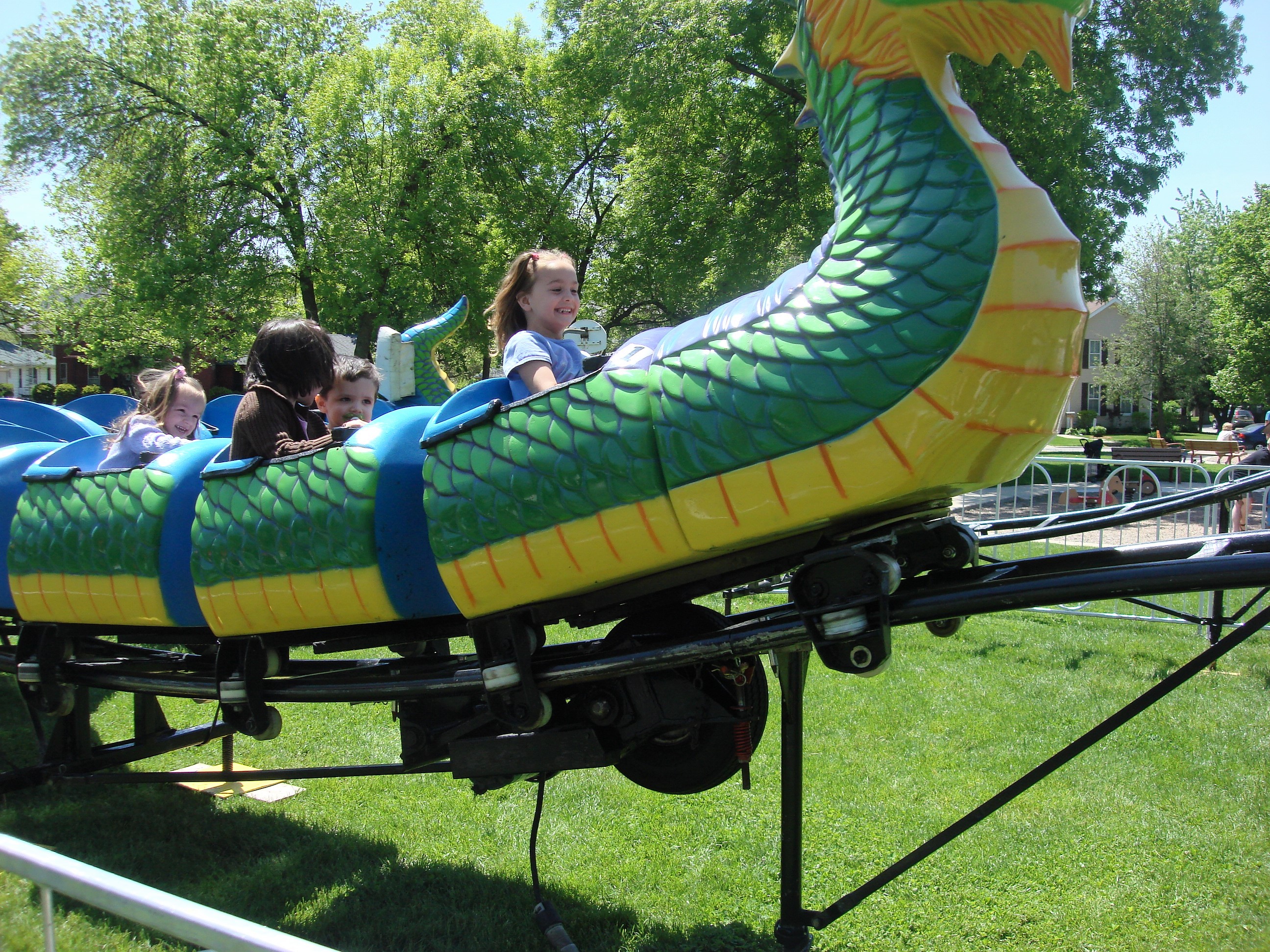 Photo of kids on a ride at the Plainfield Fest for an article about what's happening in Plainfield.