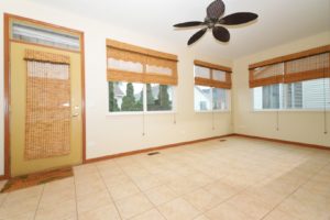 Spacious sun room of 1470 W Grand Haven Road Romeoville.