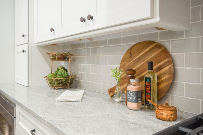 Gorgeous kitchen with a quartz kitchen countertop.