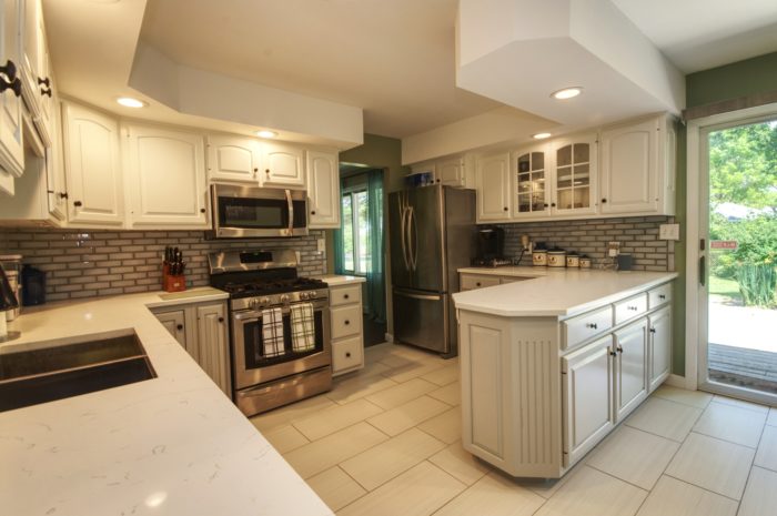 Kitchen for home at 208 Meadow Wood in Joliet