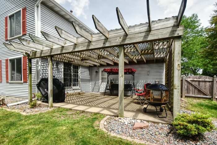 Pergola at at 4506 Willowbend in Plainfield.