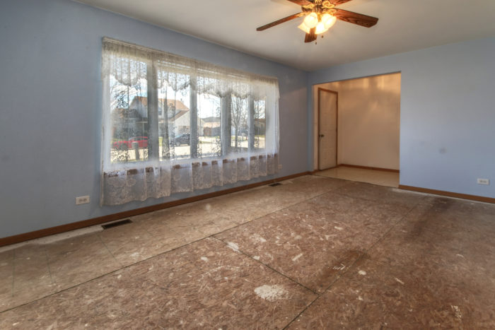 Living Room at 2103 Olde Mill in Plainfield.