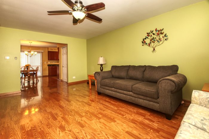 Huge Living Room / Dining Room area in duplex aaaaaaat 2452 Red Oak.